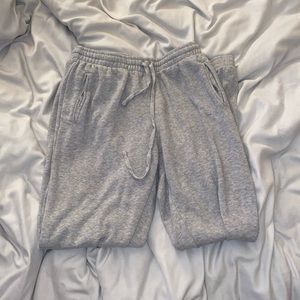gray Brandy Melville sweats